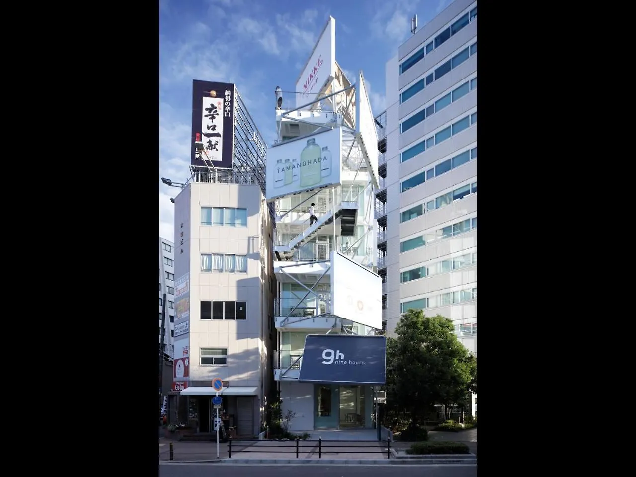 Hotel a capsule Nine Hours Shin Osaka Station