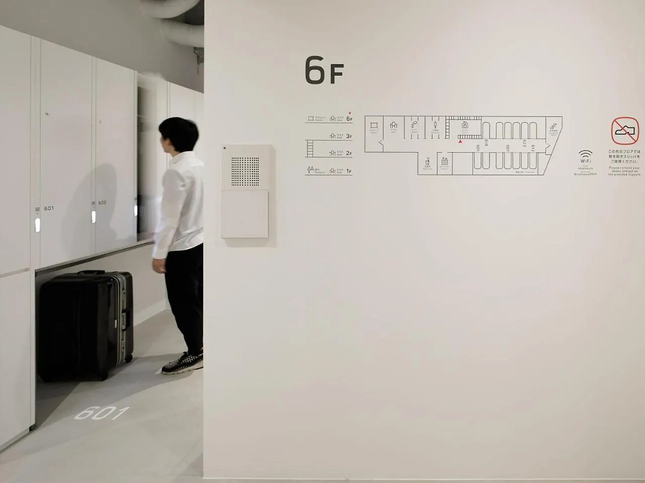 ** Hotel a capsule Nine Hours Shin Osaka Station Giappone